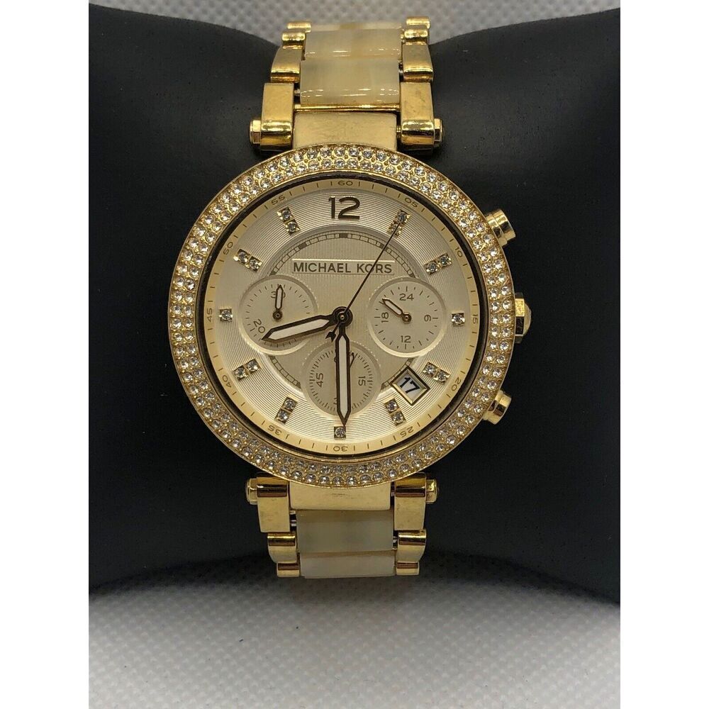 Michael Kors MK5632โWomen's Stainless Steel Analog Champange Dial Watch LP121